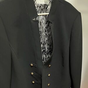 Black TAHARI Women’s Blazer- Size 22 W- snap close